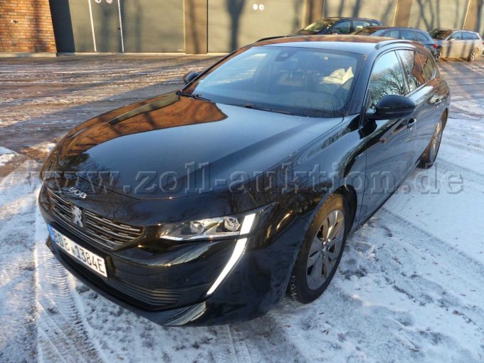 Gesamtansicht vorn links