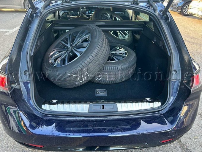 Kofferraum mit Sommerrädern