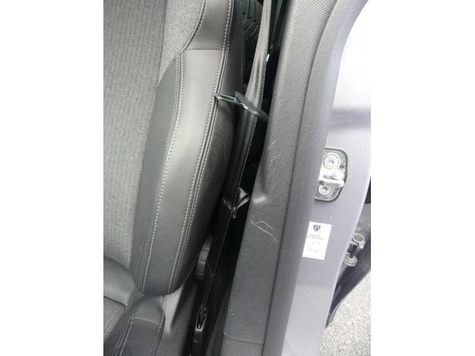 Kratzer B-Säulenverkleidung