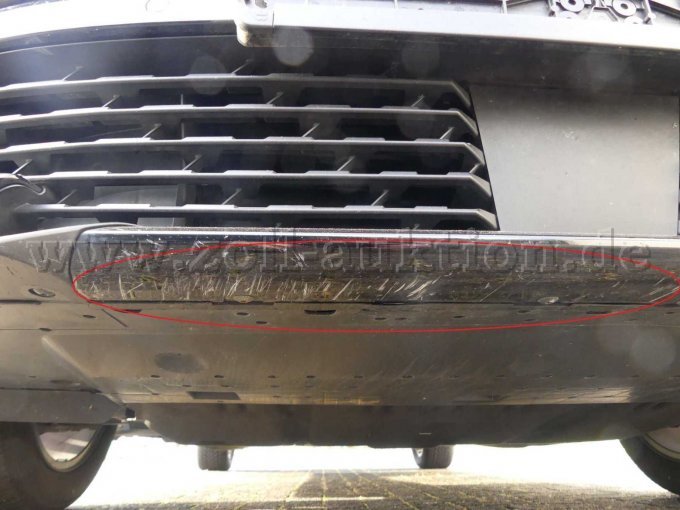 Kratzer Stoßfänger vorn