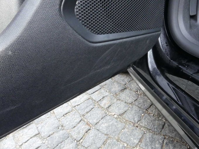 Türinnenverkleidung Fahrertür Kratzer