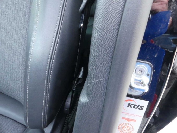 B-Säuleninnenverkleidung links Kratzer
