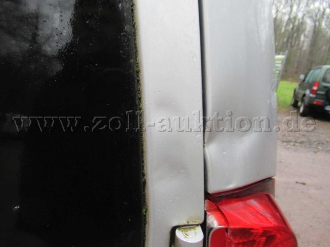 beide Hecktüren deformiert