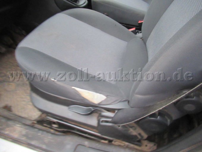 beschädigter Fahrersitz
