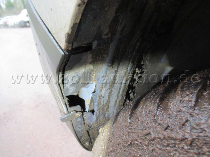 Radhausschale hinten beide gebrochen