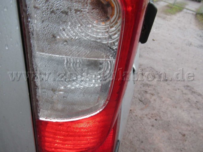Rückleuchte rechts gerissen
