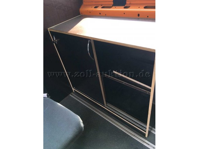 Einbaukasten mit geöffneter Tür