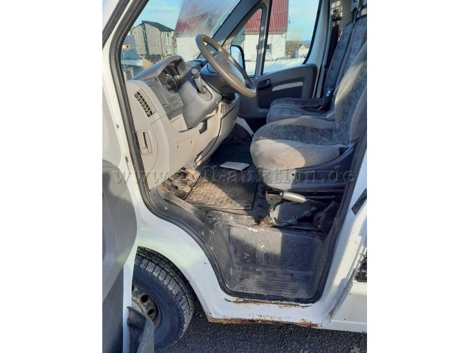 Fahrerseite / Türschweller!