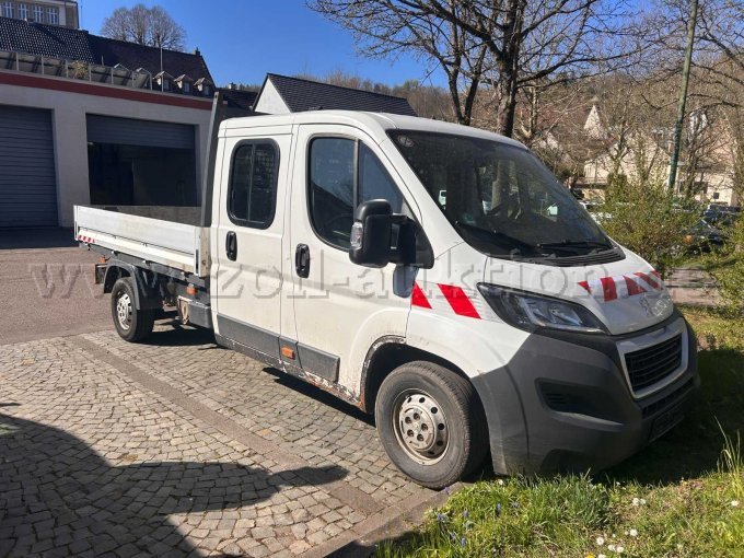 Frontalansicht/ Rechte Seite