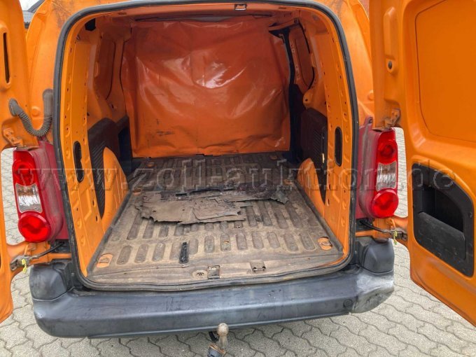 Heckansicht mit Laderaum