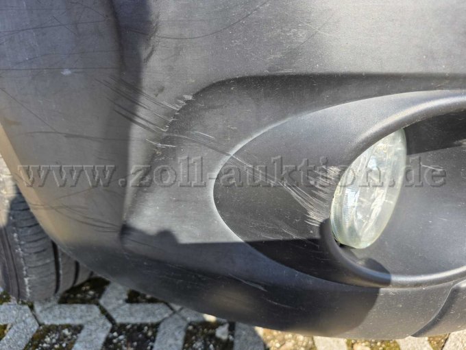 Ansicht Fahrzeug Kratzer in Frontschürtze rechts