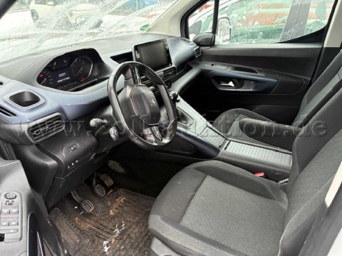 Fahrzeuginnenraum Fahrerseite