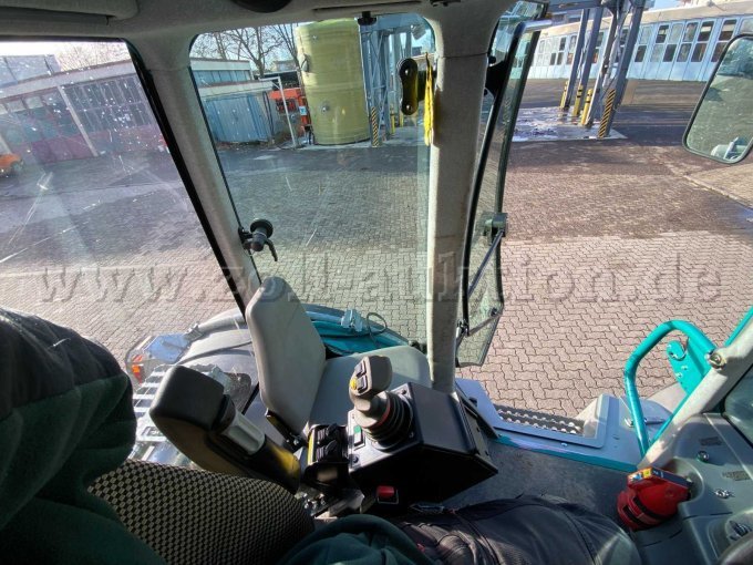 Ansicht Fahrersitz Blickrichtung links