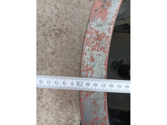 Die Rand ist ca. 4 cm