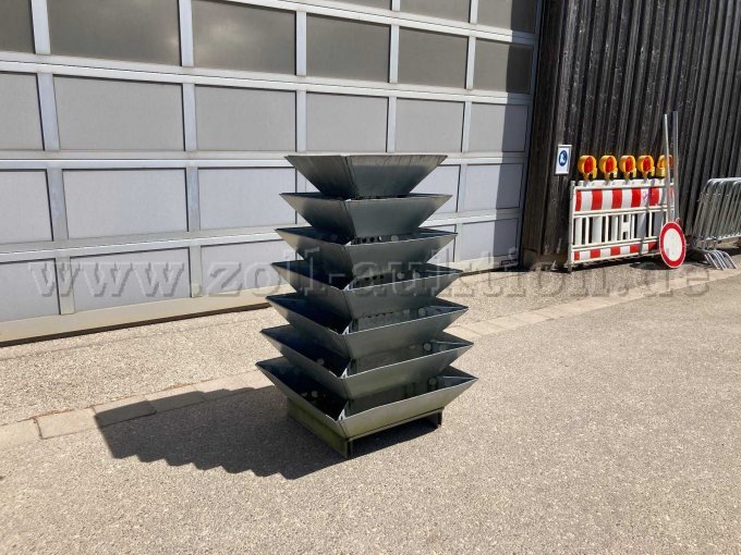 Leere Pyramide
