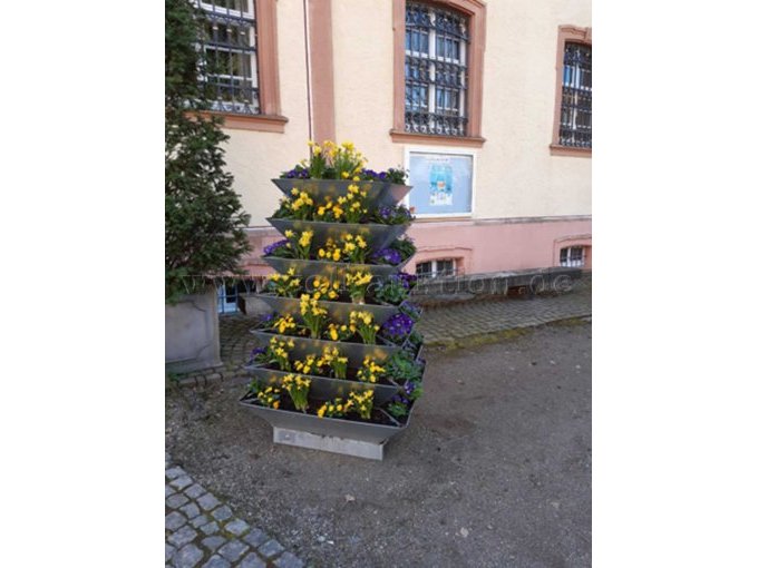 Bepflanzt seitlich