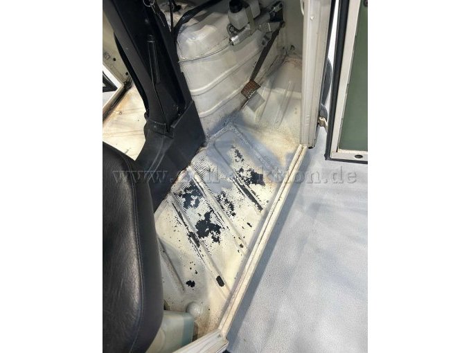 Eingeschweißtes Bodenblech