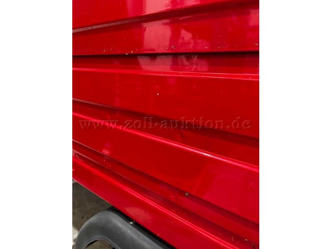 APE seitlich Moos und leichte Macken