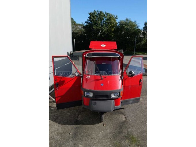 APE von vorne mir Türen offen