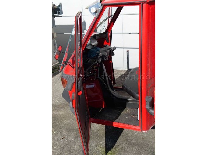 APE innen mit Türe offen