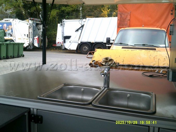 Spülbecken mit Arbeitsfläche