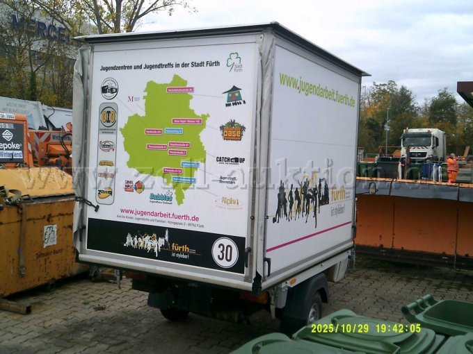 Heckansicht mit rechter Fahrzeugseite