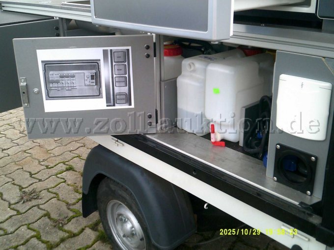 Wasserversorgung auf der linken Fahrzeugseite