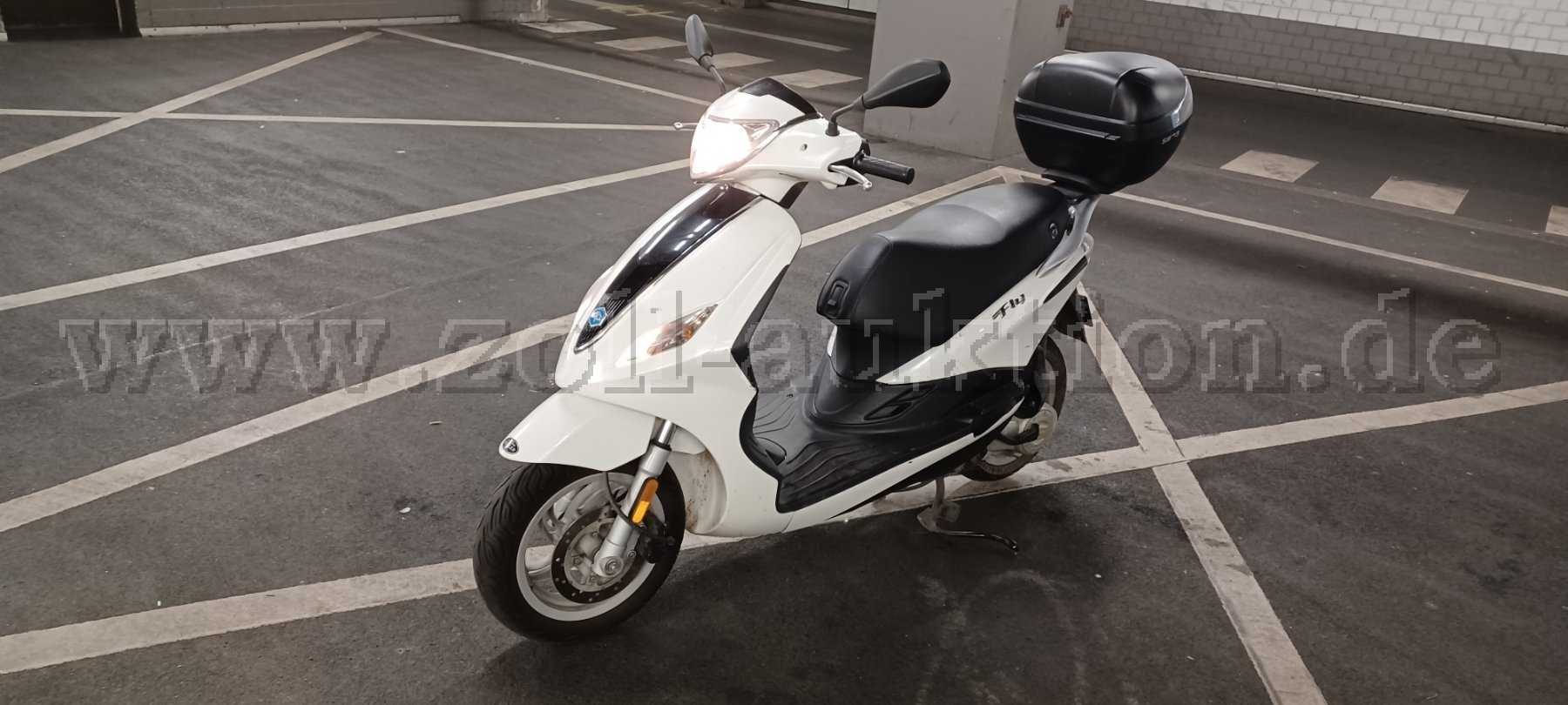 1 Piaggio Fly 50 Roller defekt