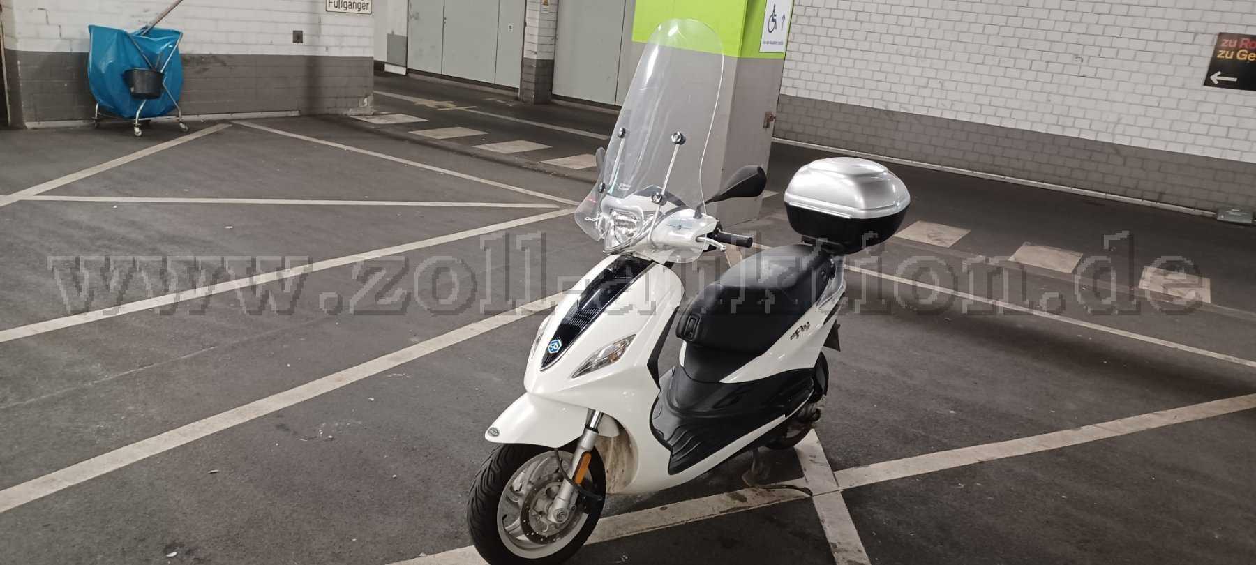1 Piaggio Fly 50 Roller defekt