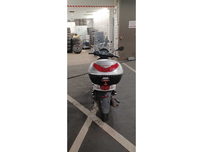 1 Piaggio Fly 50 Roller defekt – foto 11 – kavel bij Zoll-Auktion, Bonn