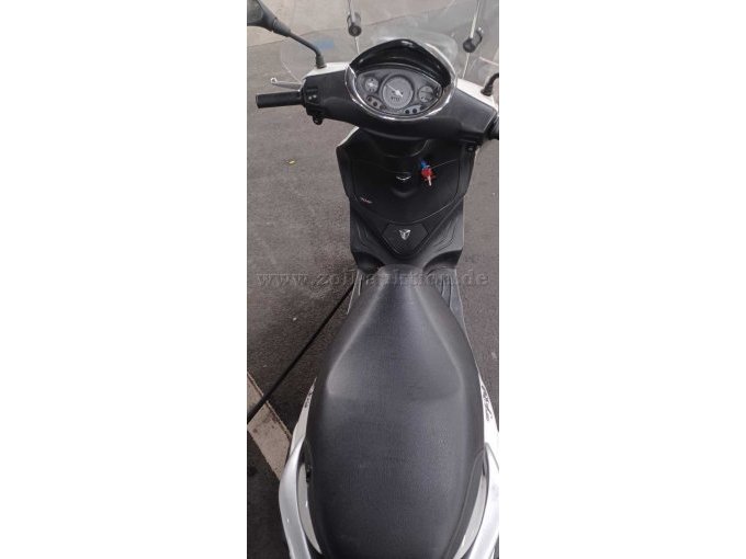 1 Piaggio Fly 50 Roller defekt – foto 9 – kavel bij Zoll-Auktion, Bonn