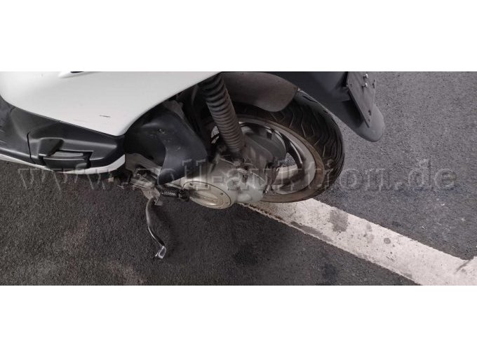 1 Piaggio Fly 50 Roller defekt – foto 12 – kavel bij Zoll-Auktion, Bonn