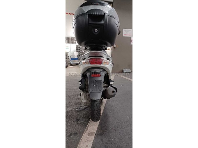 1 Piaggio Fly 50 Roller defekt – foto 11 – kavel bij Zoll-Auktion, Bonn