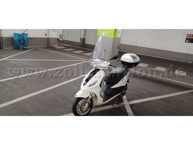1 Piaggio Fly 50 Roller defekt – kavel bij Zoll-Auktion, Bonn