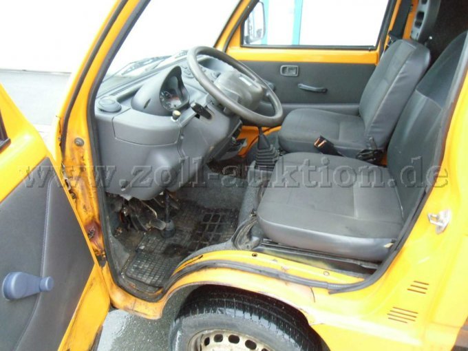 Innenraum und Einstieg Fahrerseite