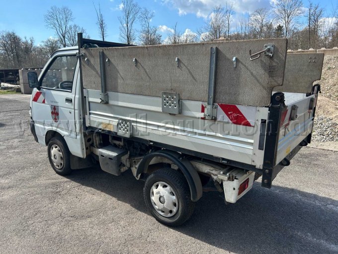 Fahrerseite hinten