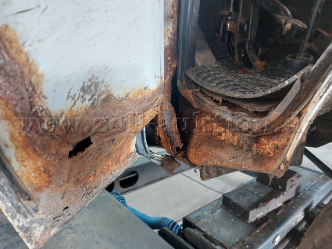 Einstieg Fahrerseite