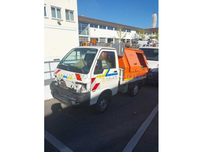 Schräg Vorne