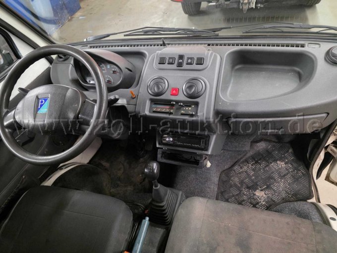 Piaggio Porter Heckkipper/Plane, Cockpit Ansicht