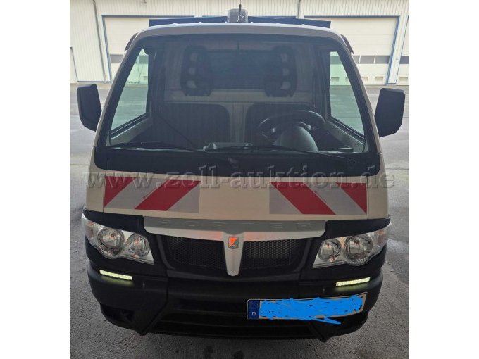 Piaggio Porter Heckkipper/Plane, vordere Ansicht