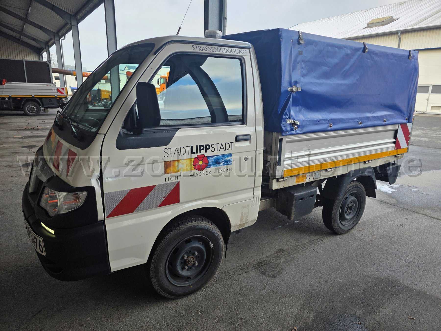 Piaggio Porter Heckkipper/Plane, linke vordere Seitenansicht