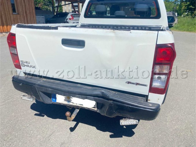 Detailansicht Beule an Heckstoßstange