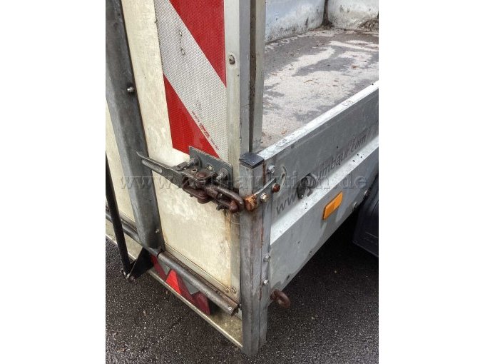 rechtsseitiger Verschluss