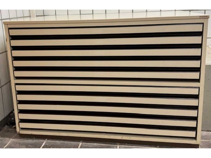 Planschrank von vorne Planschrank von vorne