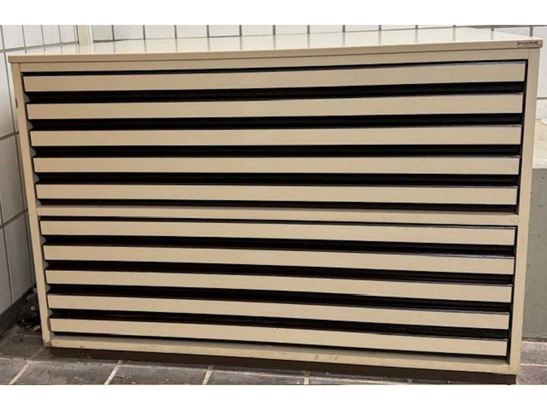 Planschrank von vorne