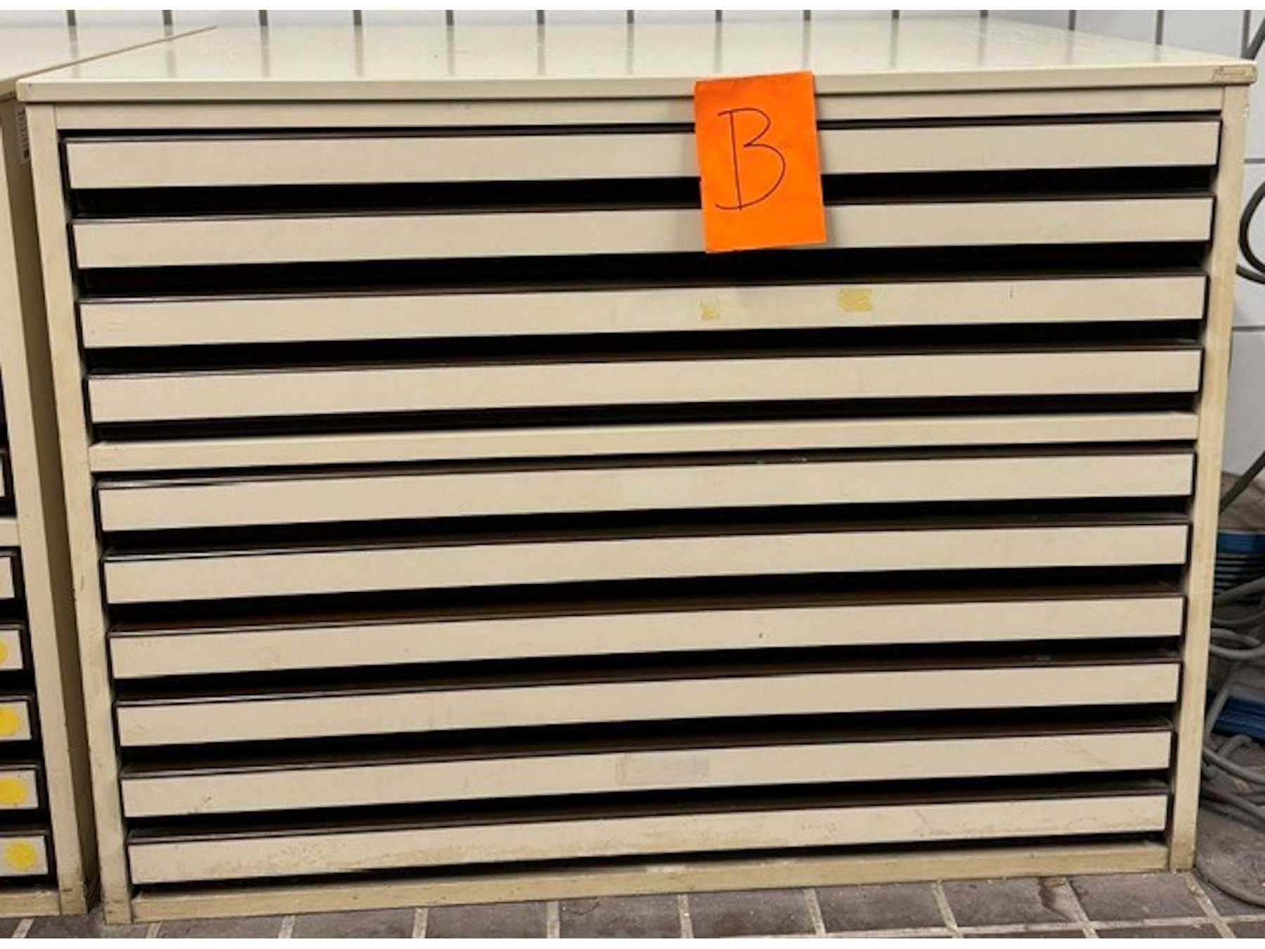 Planschrank von vorne