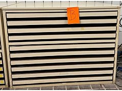 Planschrank von vorne