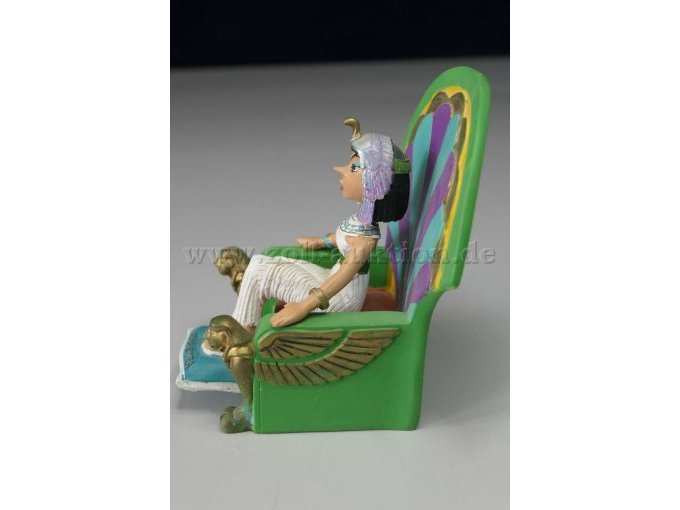 Plastoy Sammelfigur "Kleopatra mit Thron" Gesamtansicht von der linken Seite