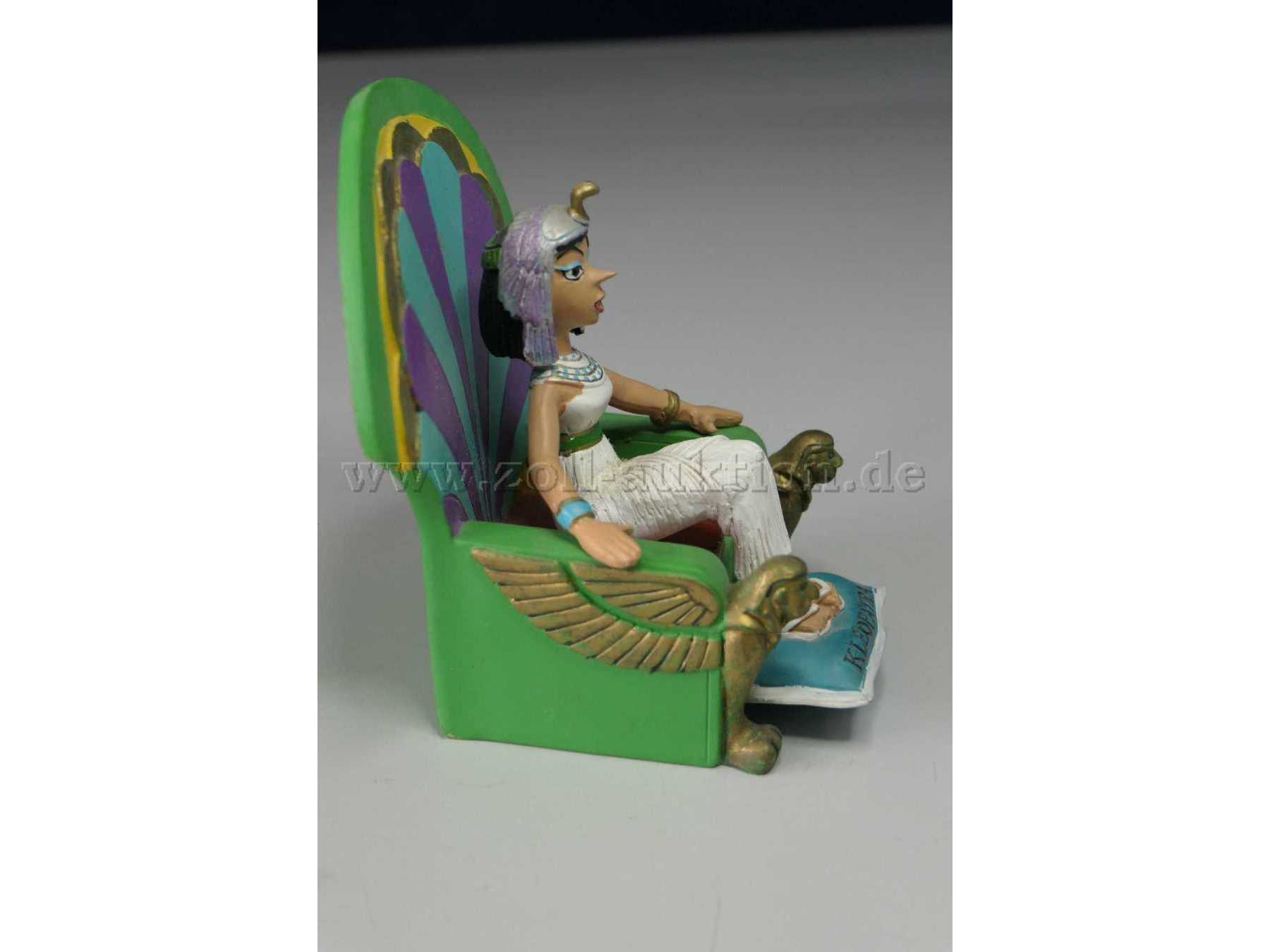 Plastoy Sammelfigur "Kleopatra mit Thron" Gesamtansicht von der rechten Seite