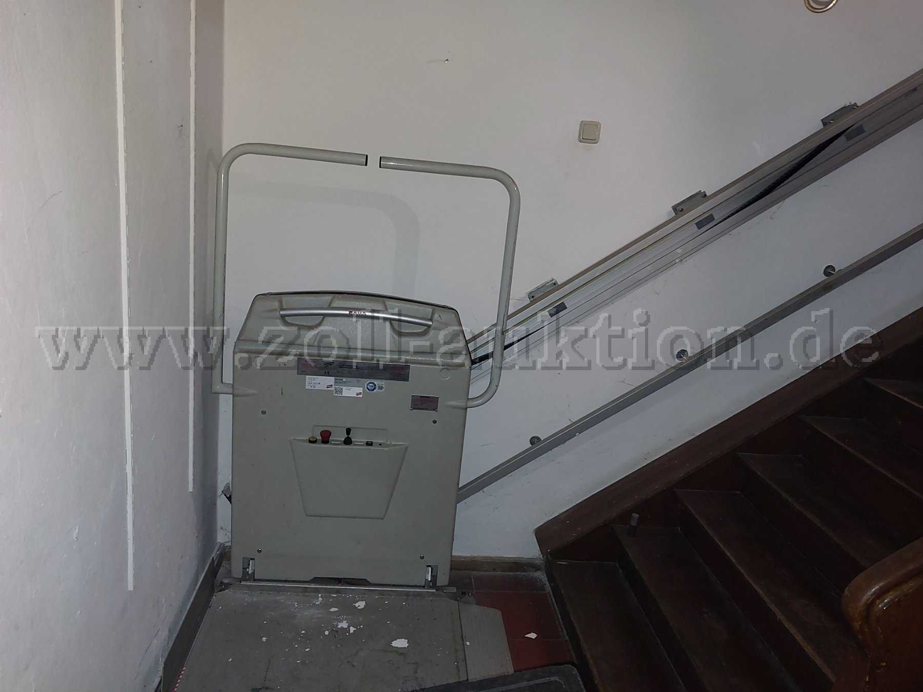 1 plošinový výtah od CAMA Treppenlift GmbH (výtah); typ Handi-Lift EA7